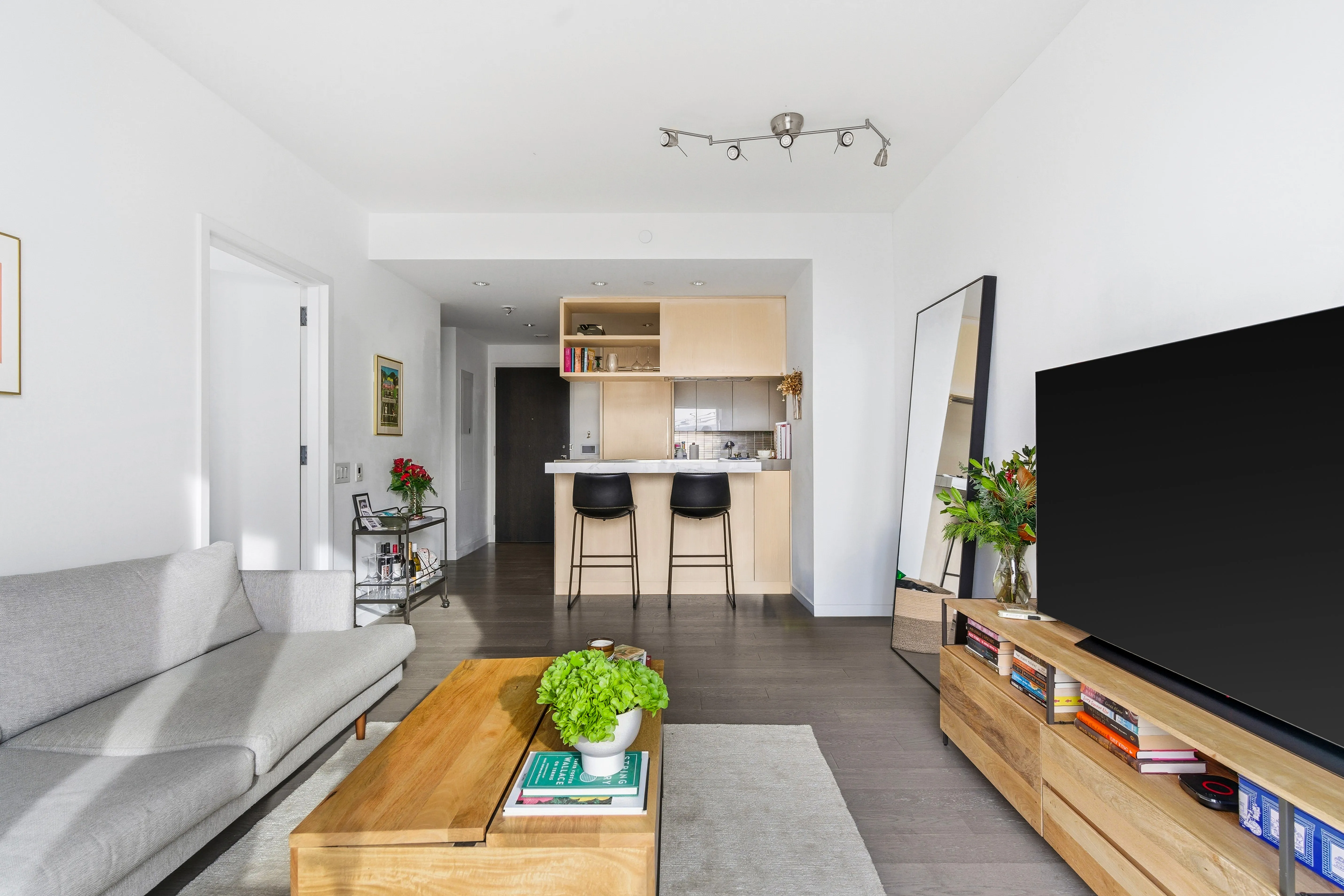 252 South St — Residence 18B