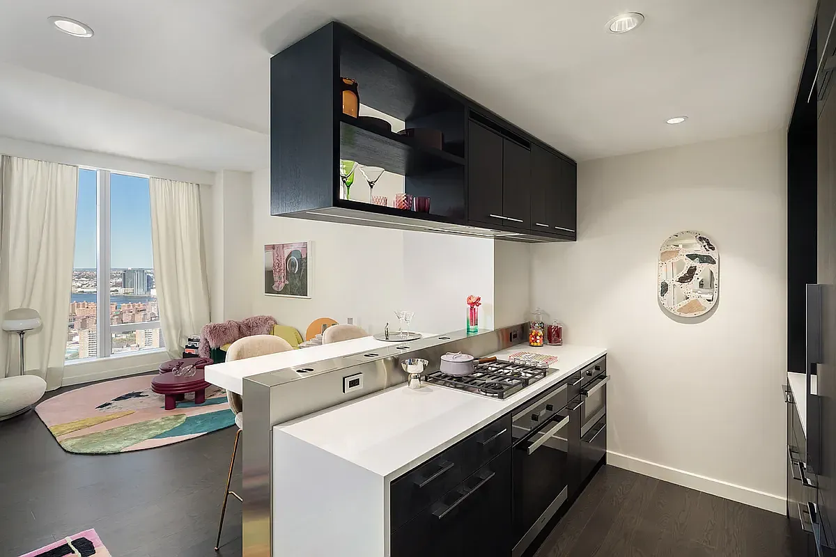 252 South St — Residence 45J