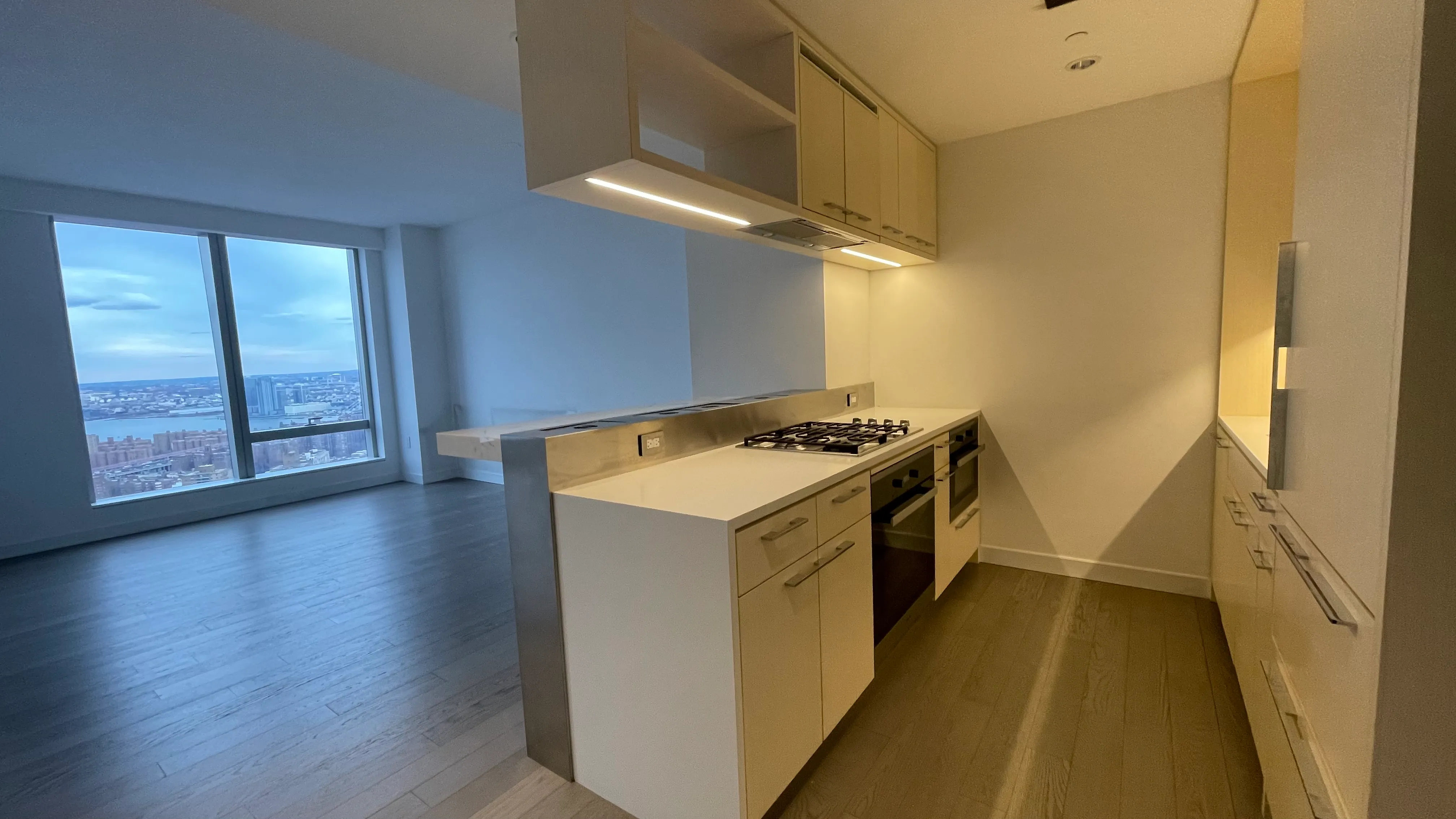 252 South St — Residence 50J