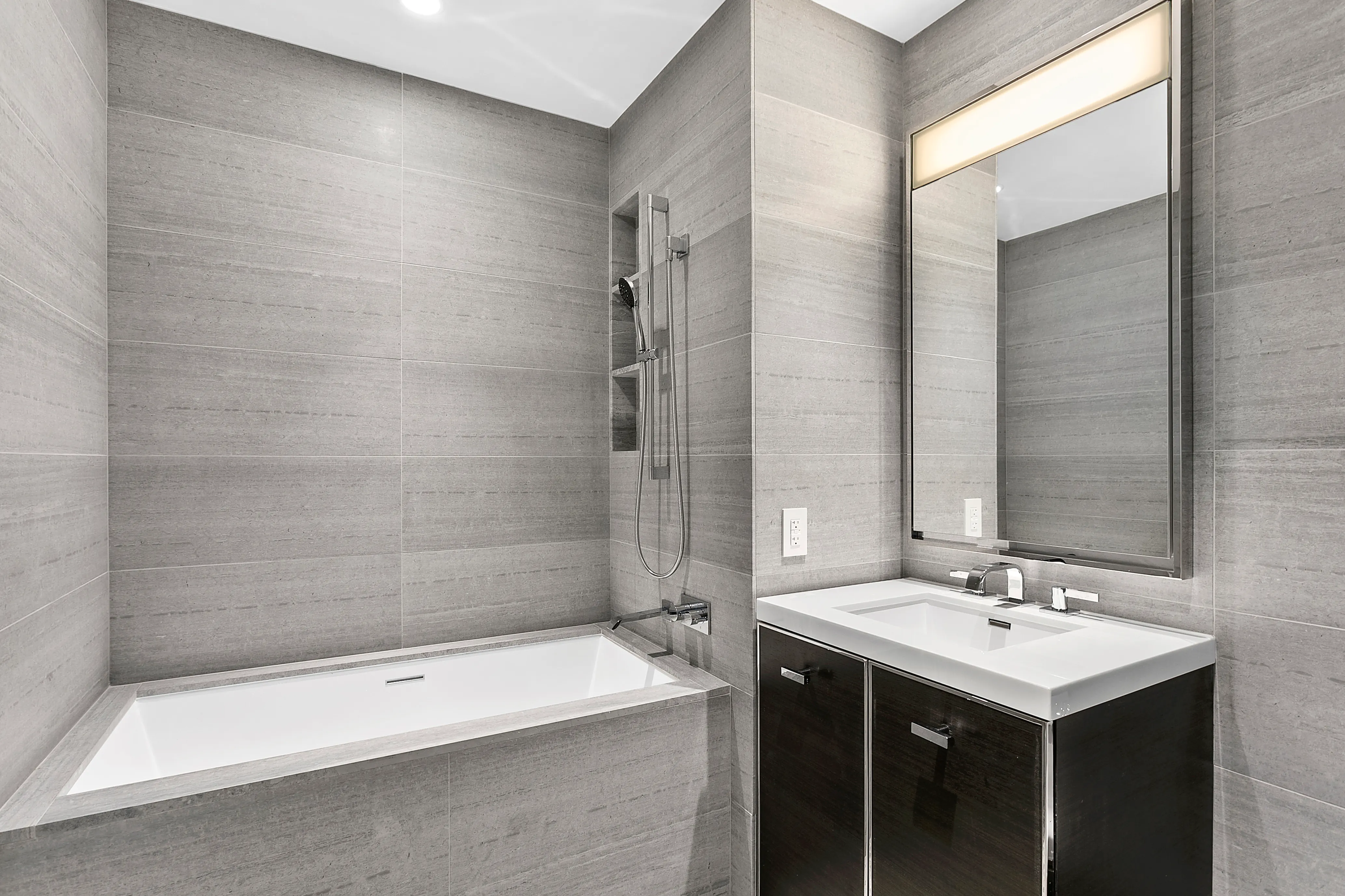 252 South St — Residence 8B